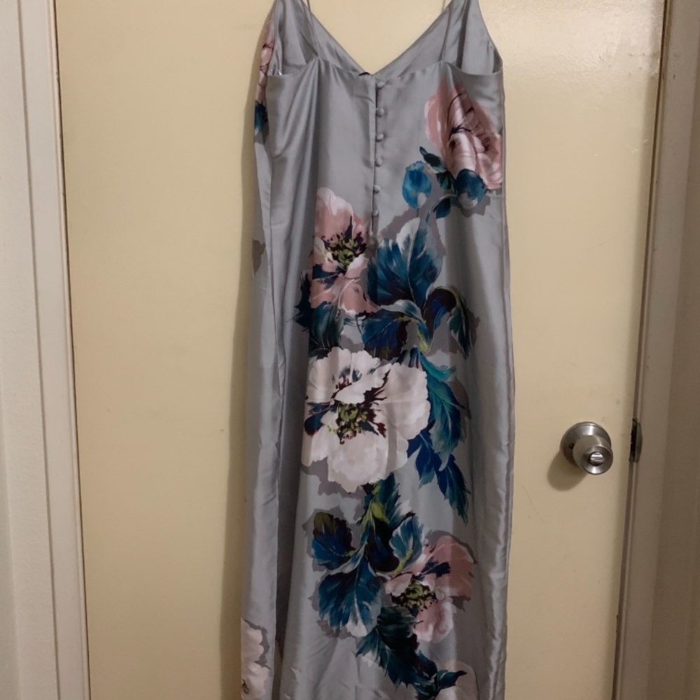 Dress - Picture 2 of 4